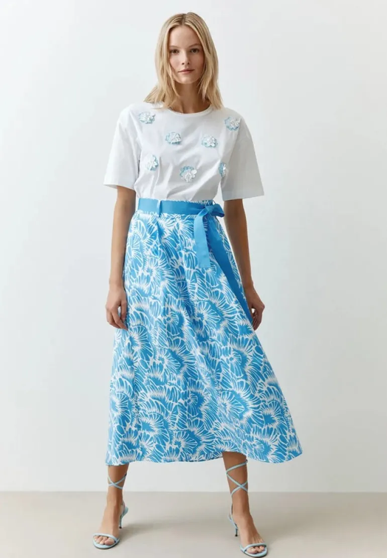 More & More T-Shirt With Flower Detail White